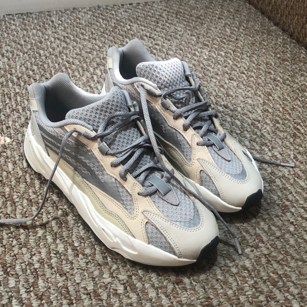 Yeezy Boost 700 v2 Cream